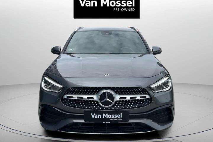 Grå Mercedes GLA250 e fra 2022