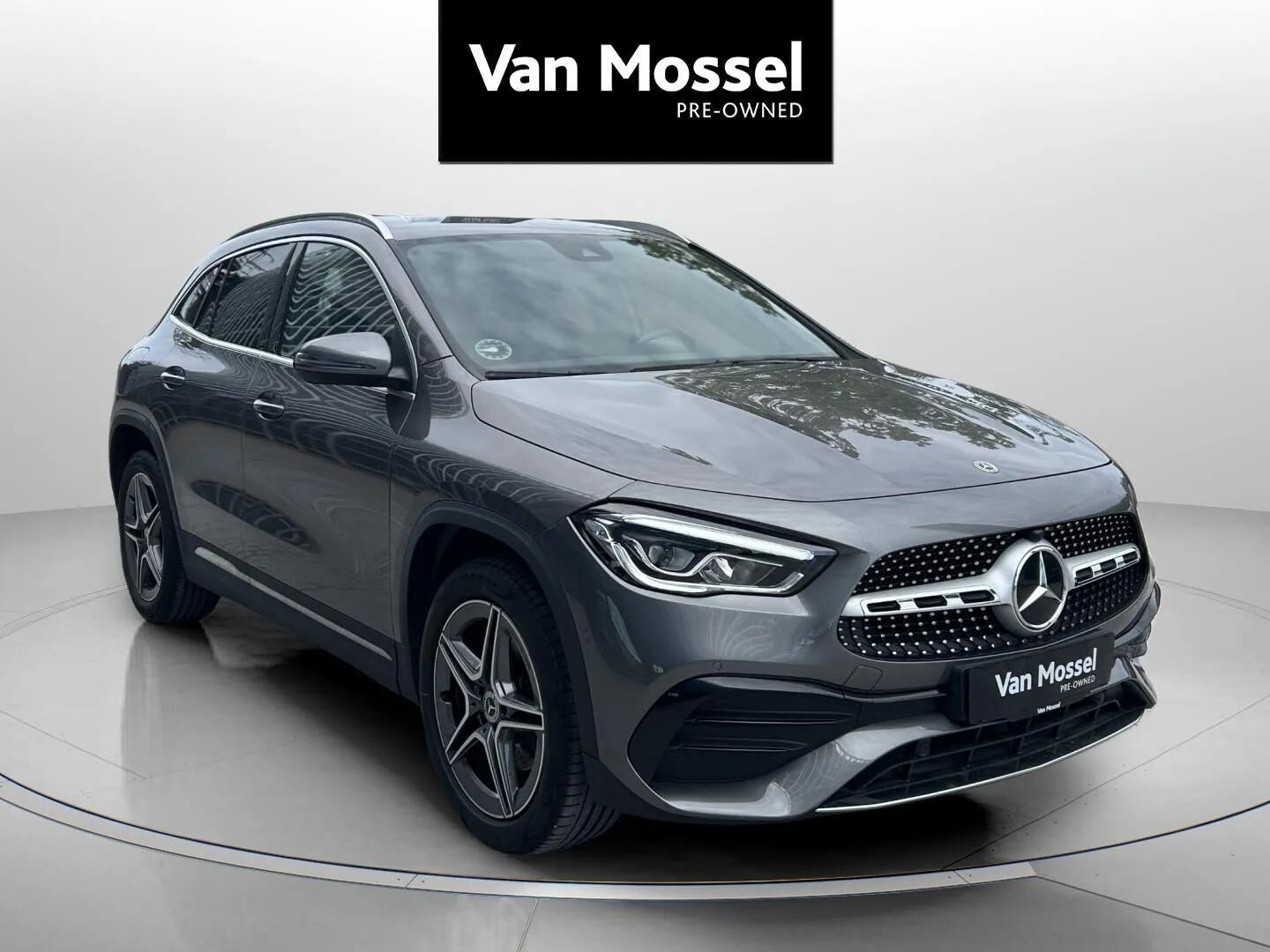 Grå Mercedes GLA250 e fra 2022