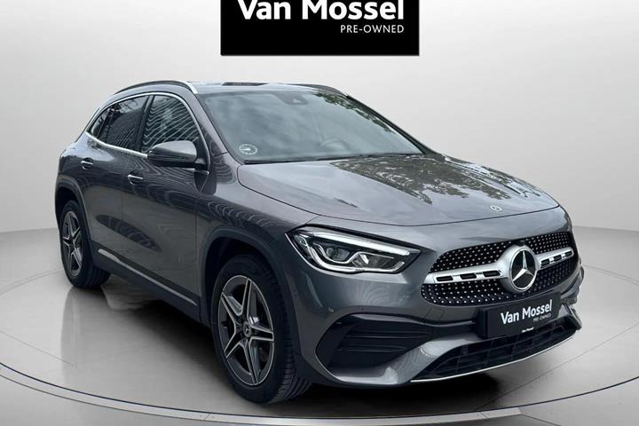 Grå Mercedes GLA250 e fra 2022