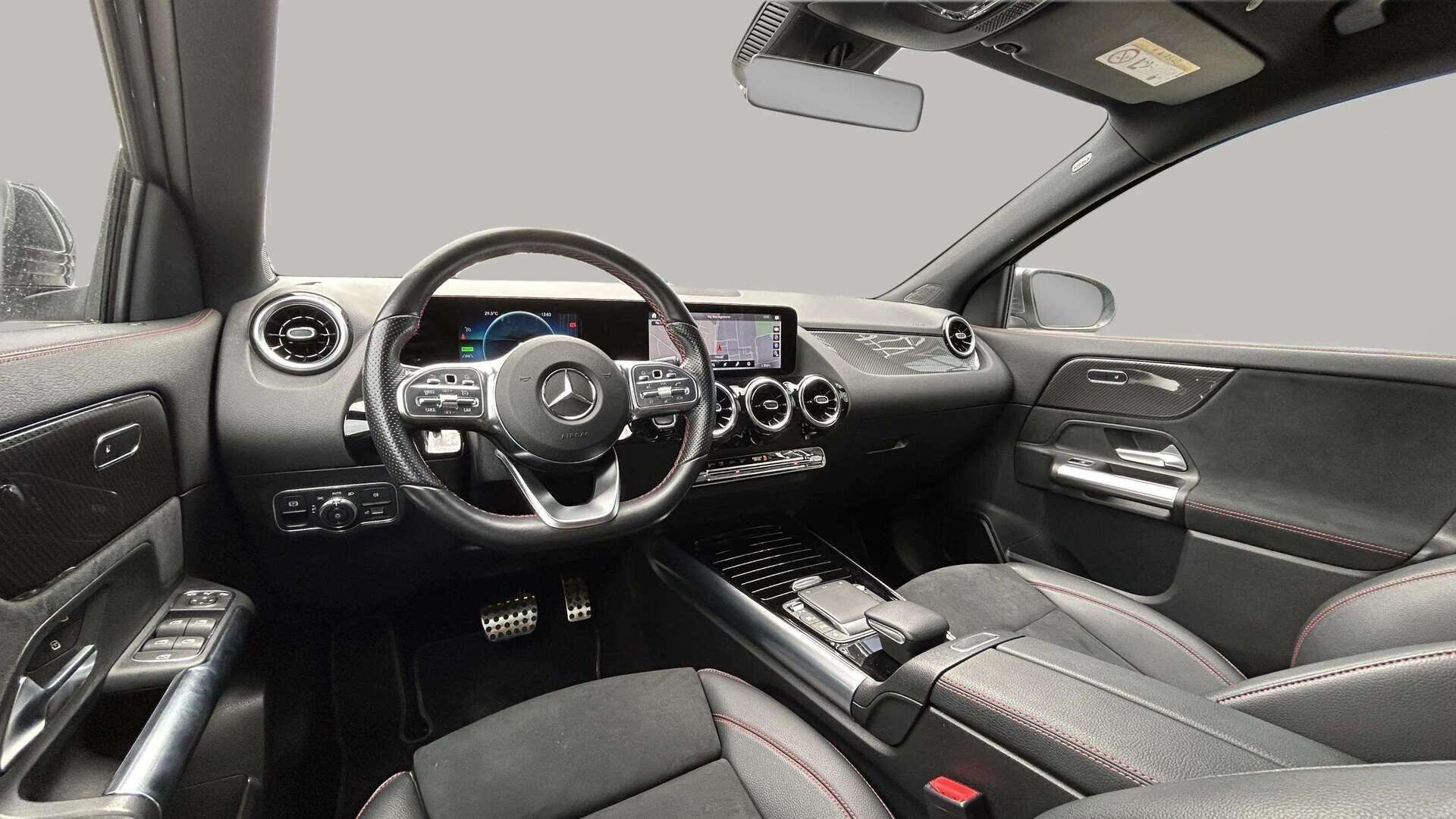 Grå Mercedes GLA250 e fra 2022