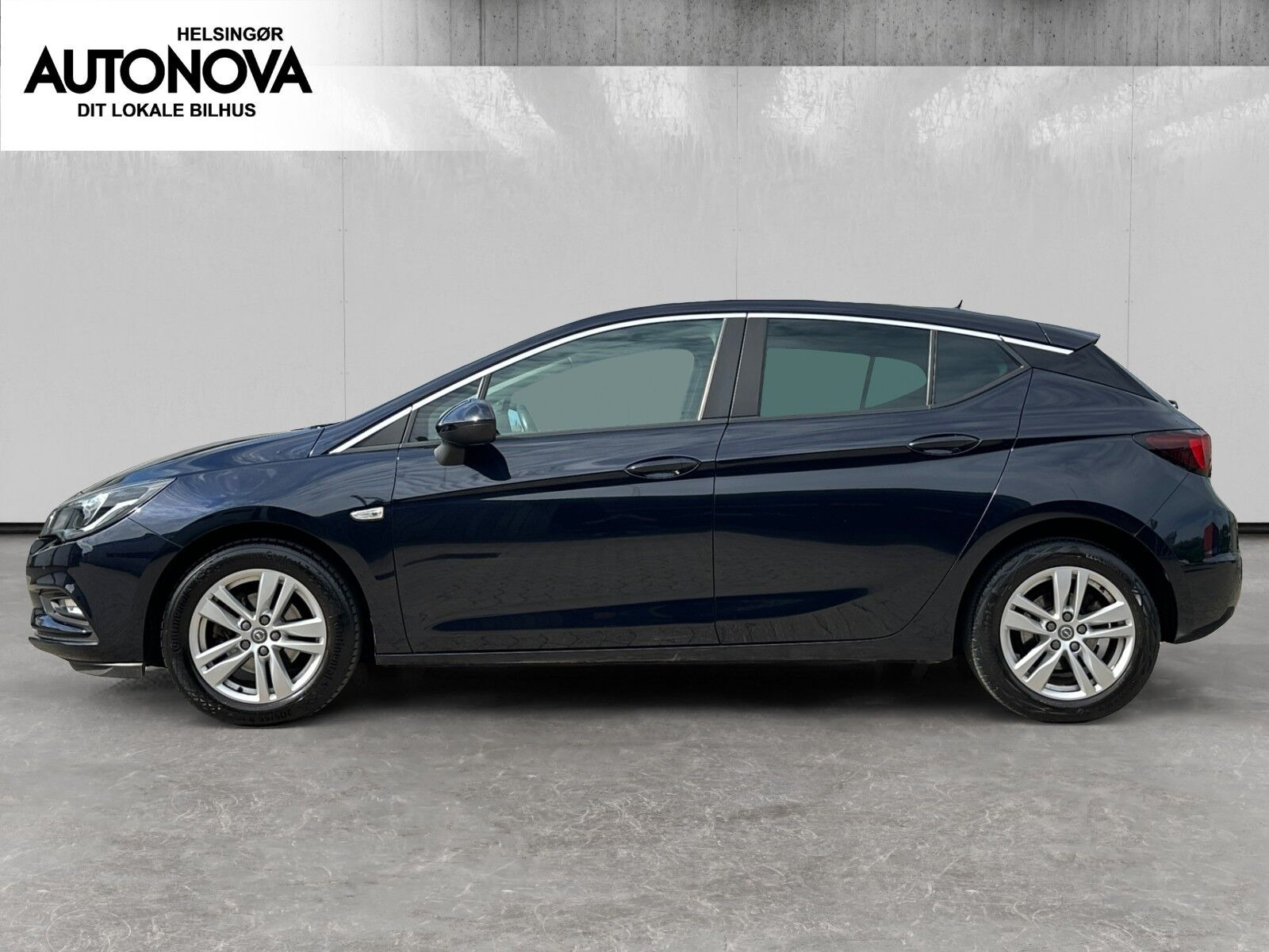 Blå Opel Astra fra 2019