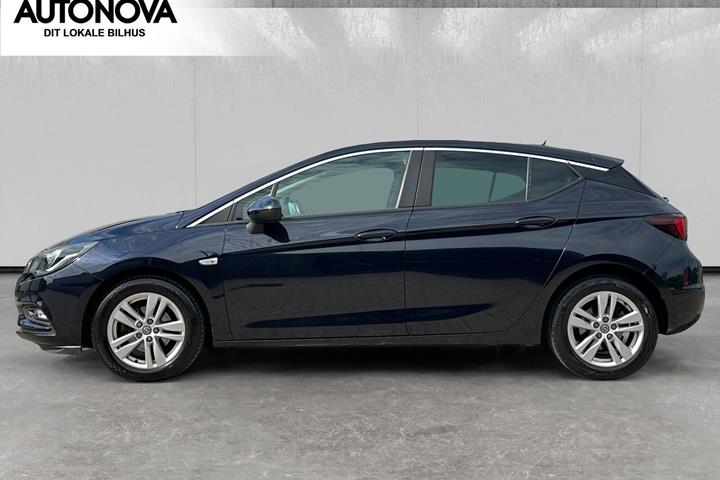 Blå Opel Astra fra 2019