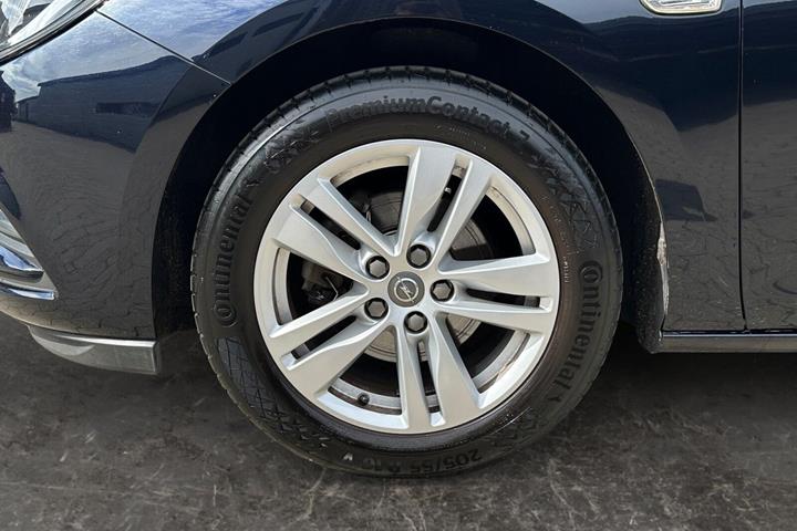 Blå Opel Astra fra 2019