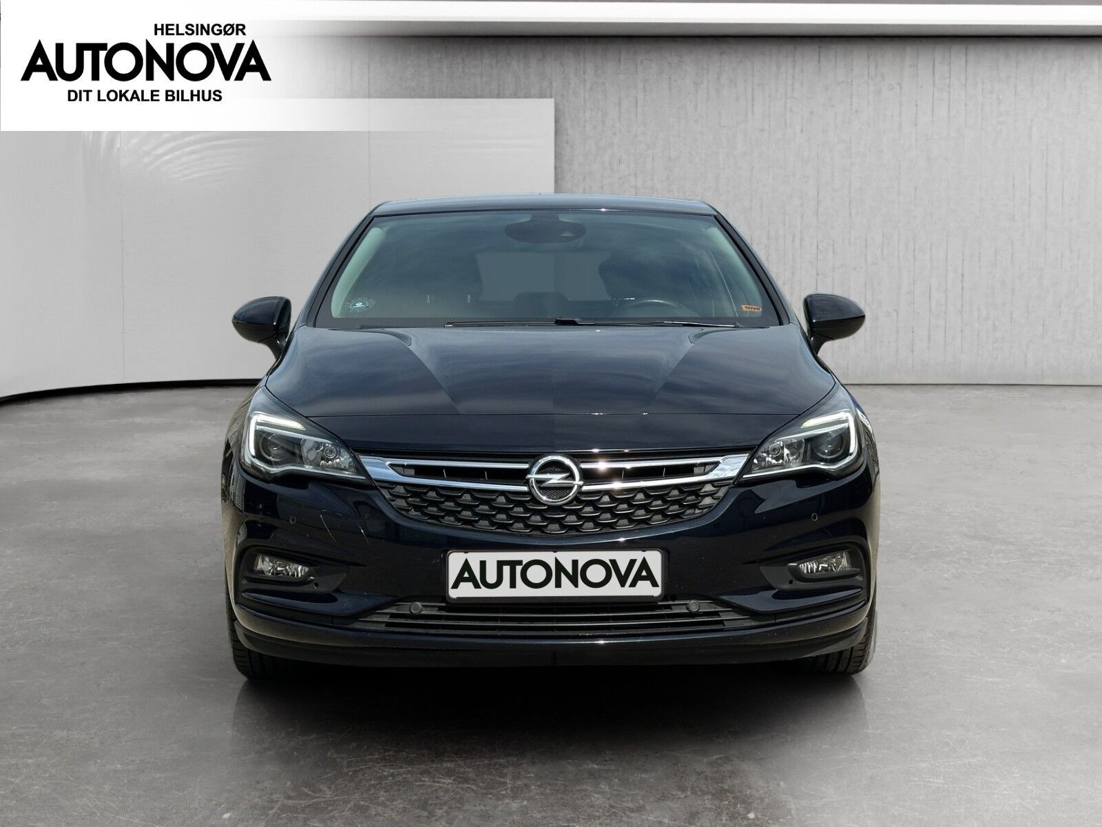 Blå Opel Astra fra 2019