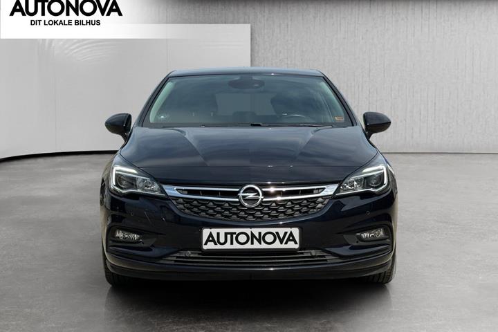 Blå Opel Astra fra 2019