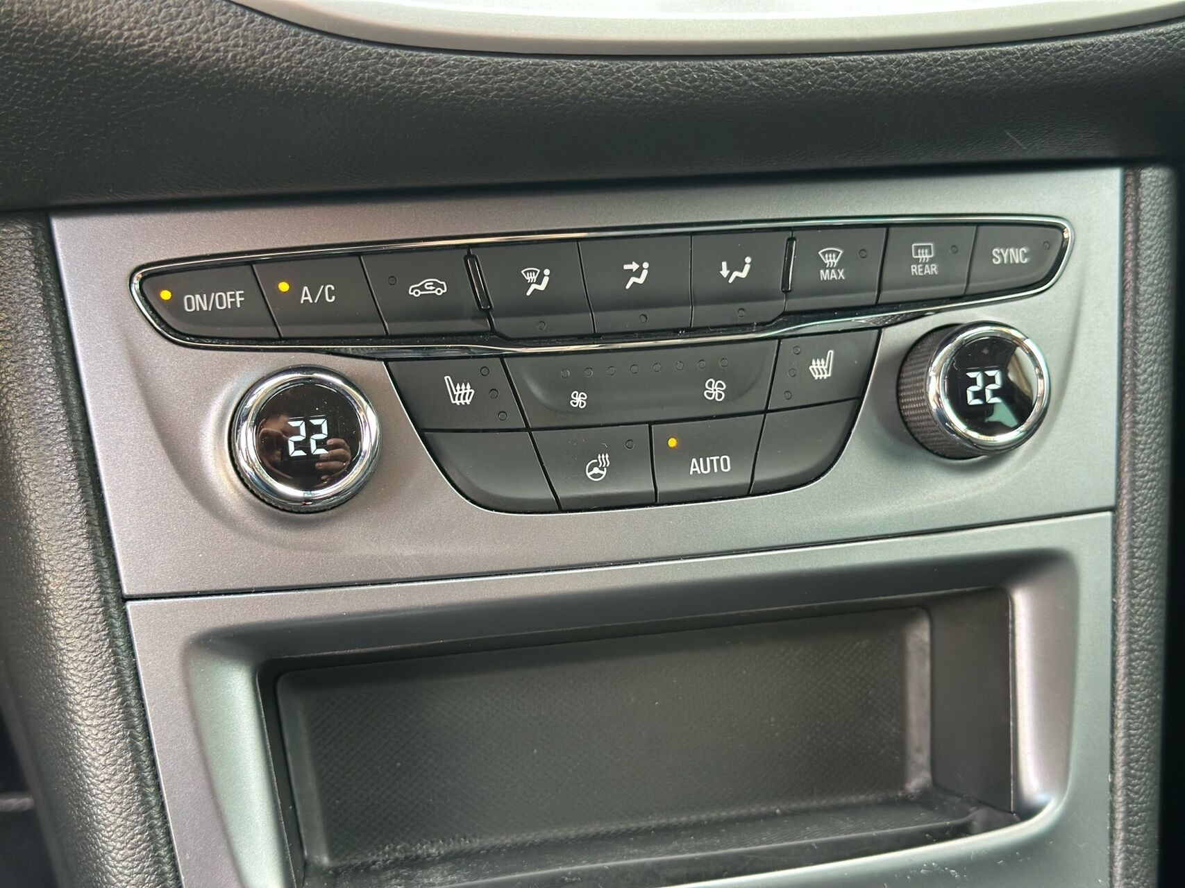 Blå Opel Astra fra 2019