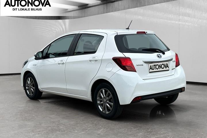 Hvid Toyota Yaris fra 2016