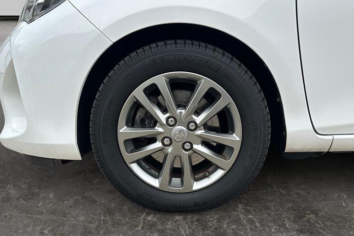 Hvid Toyota Yaris fra 2016
