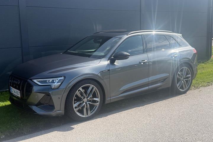 Sort Audi e-tron fra 2021