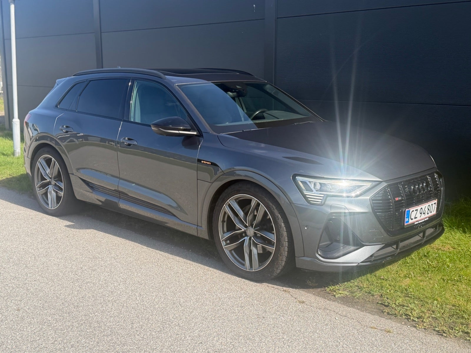 Sort Audi e-tron fra 2021