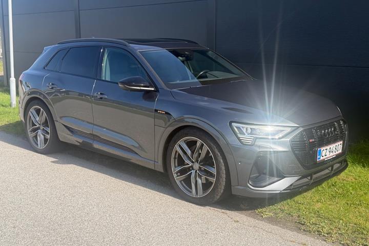 Sort Audi e-tron fra 2021
