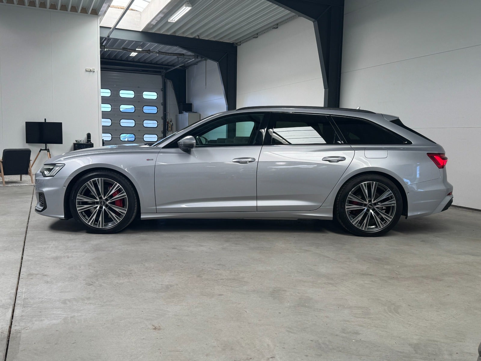 Sølv Audi A6 fra 2023