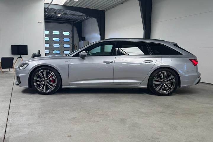 Sølv Audi A6 fra 2023