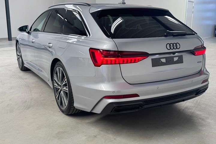 Sølv Audi A6 fra 2023