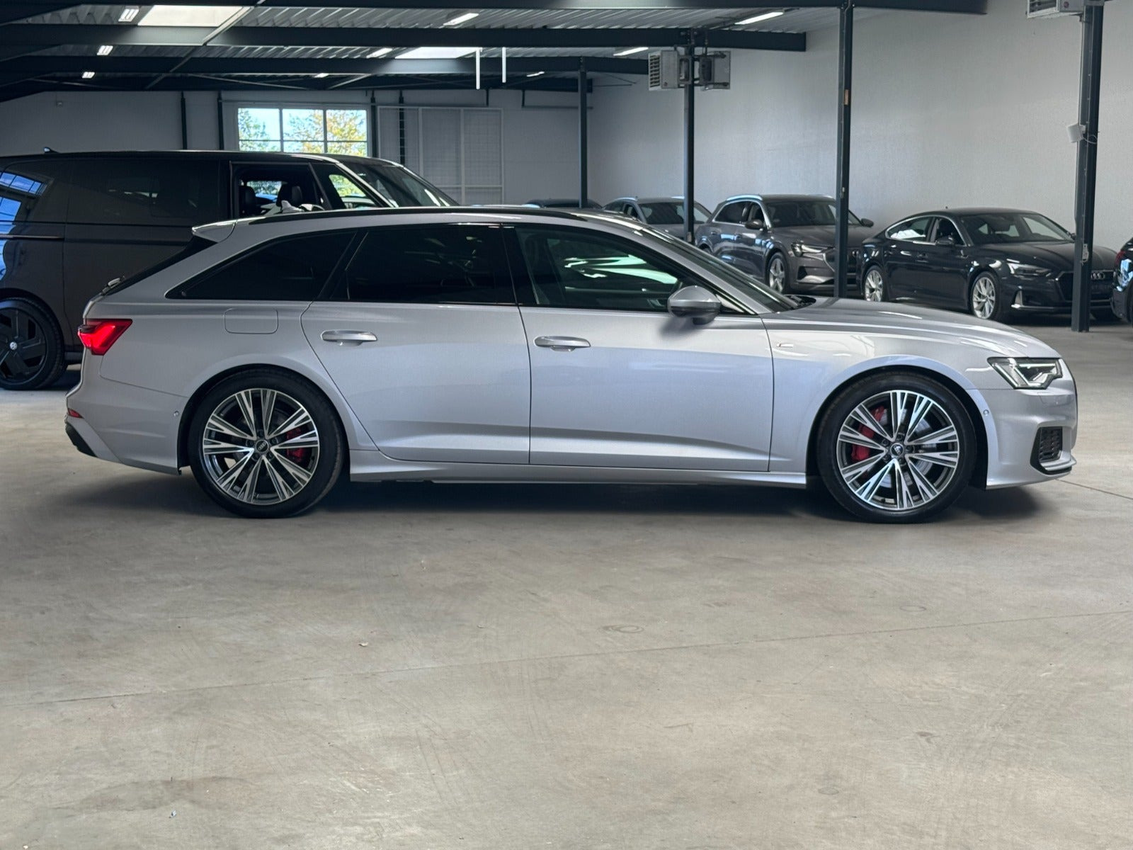Sølv Audi A6 fra 2023