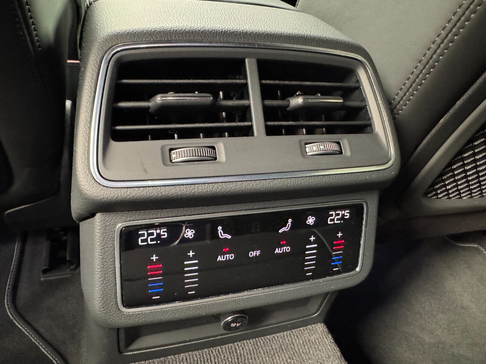 Sølv Audi A6 fra 2023