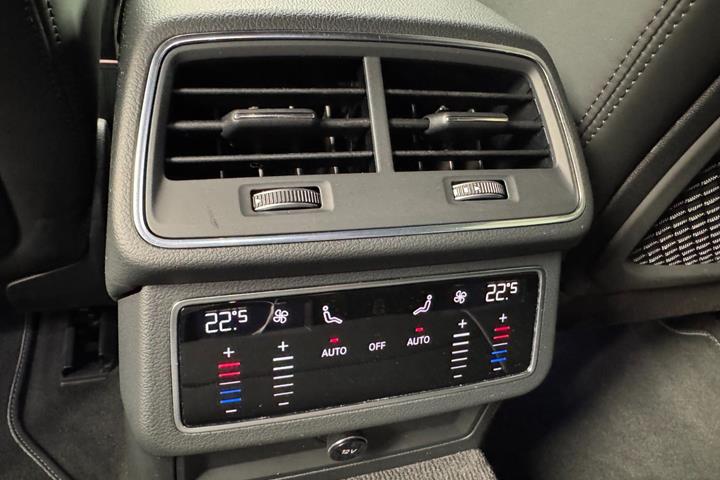 Sølv Audi A6 fra 2023