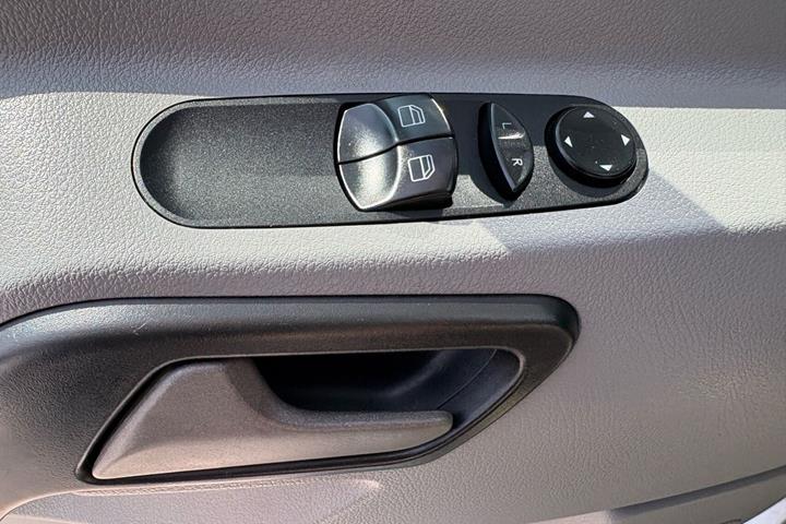 Hvid Mercedes Sprinter 216 fra 2018