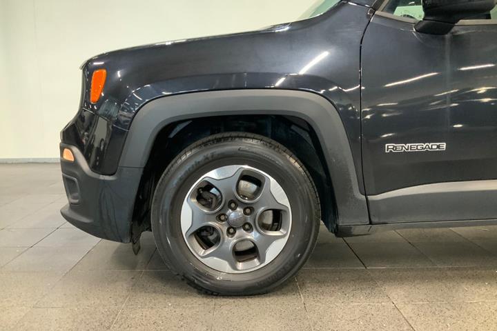 Sort Jeep Renegade fra 2016