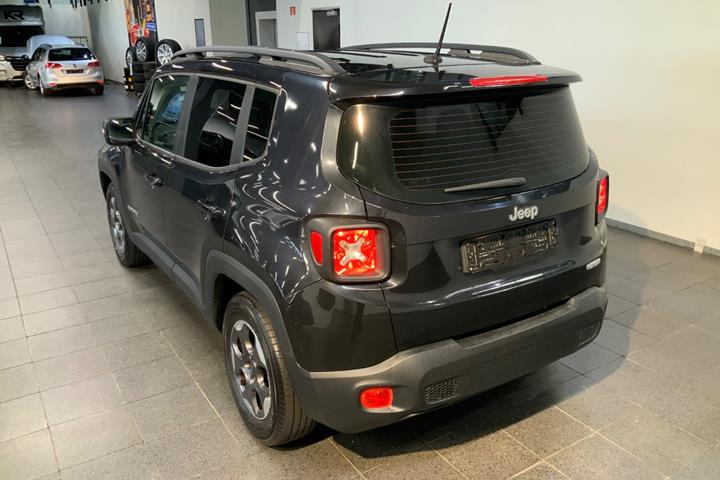 Sort Jeep Renegade fra 2016