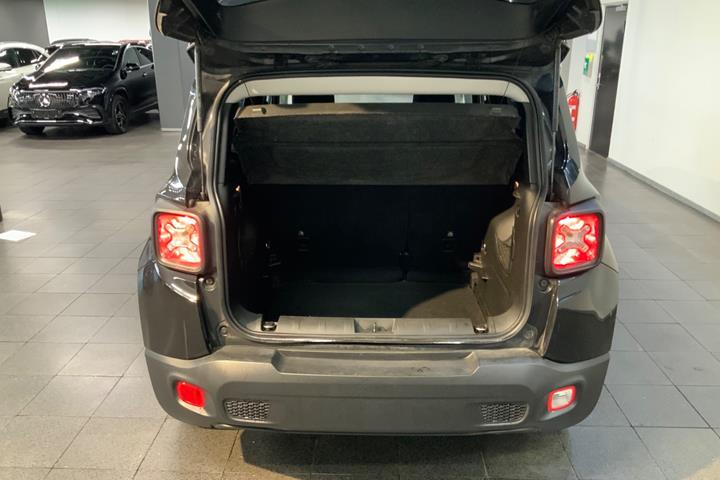 Sort Jeep Renegade fra 2016