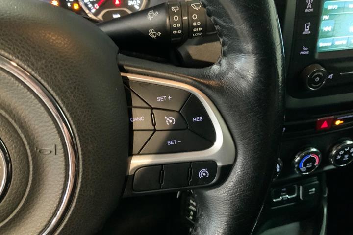 Sort Jeep Renegade fra 2016