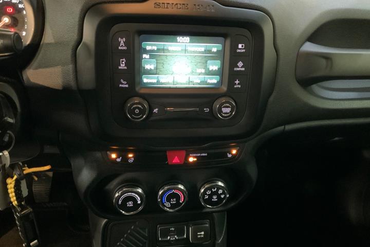 Sort Jeep Renegade fra 2016