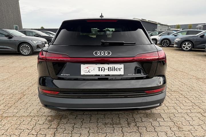 Sort Audi e-tron fra 2022