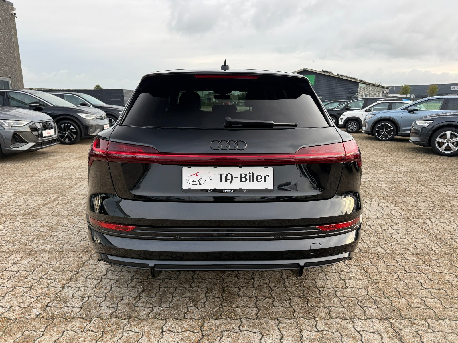 Sort Audi e-tron fra 2023