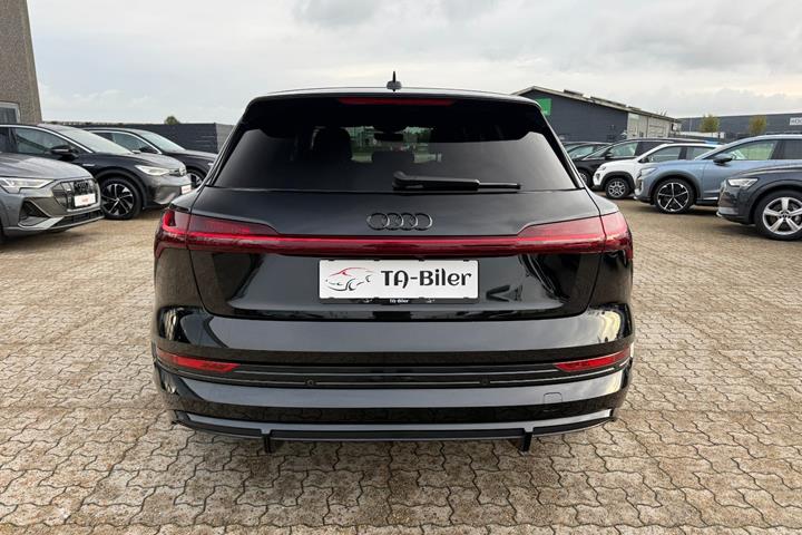 Sort Audi e-tron fra 2023