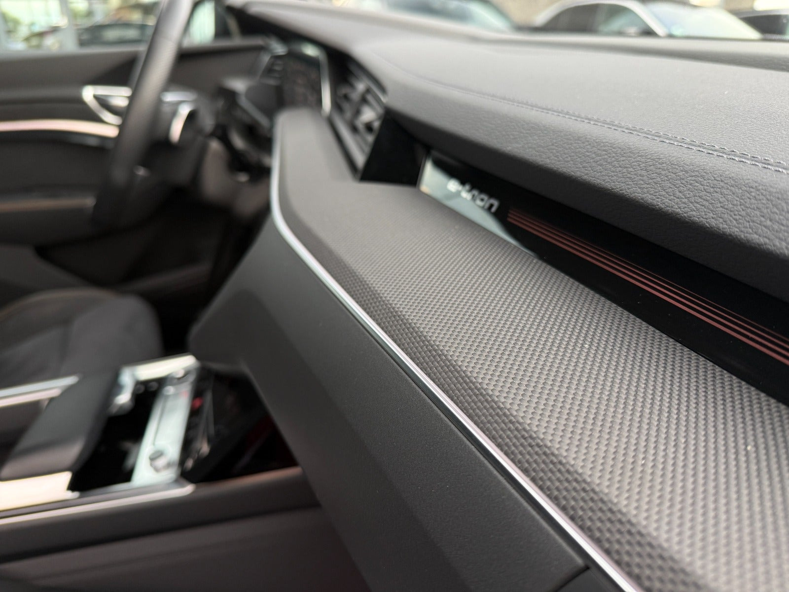 Sort Audi e-tron fra 2023