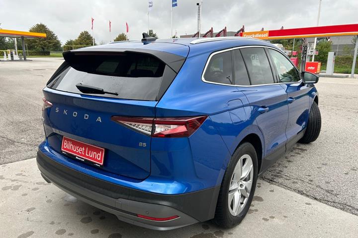 Blå Skoda Enyaq fra 2024