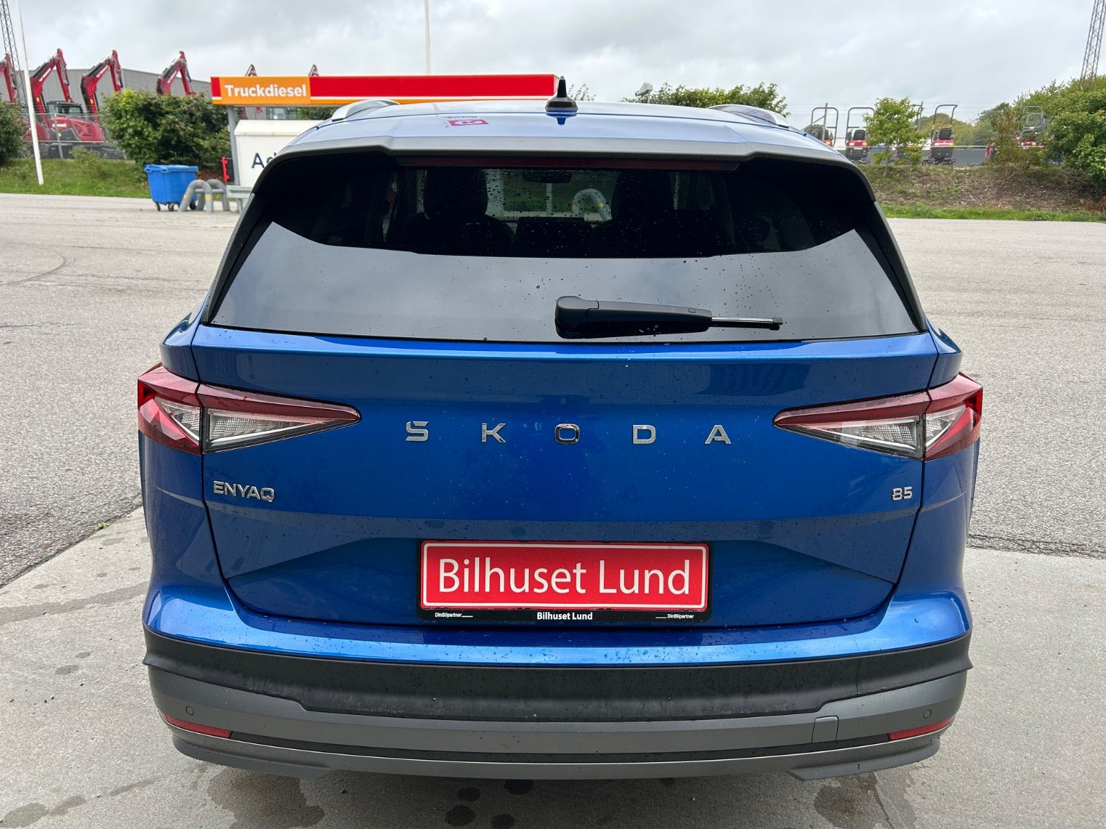 Blå Skoda Enyaq fra 2024