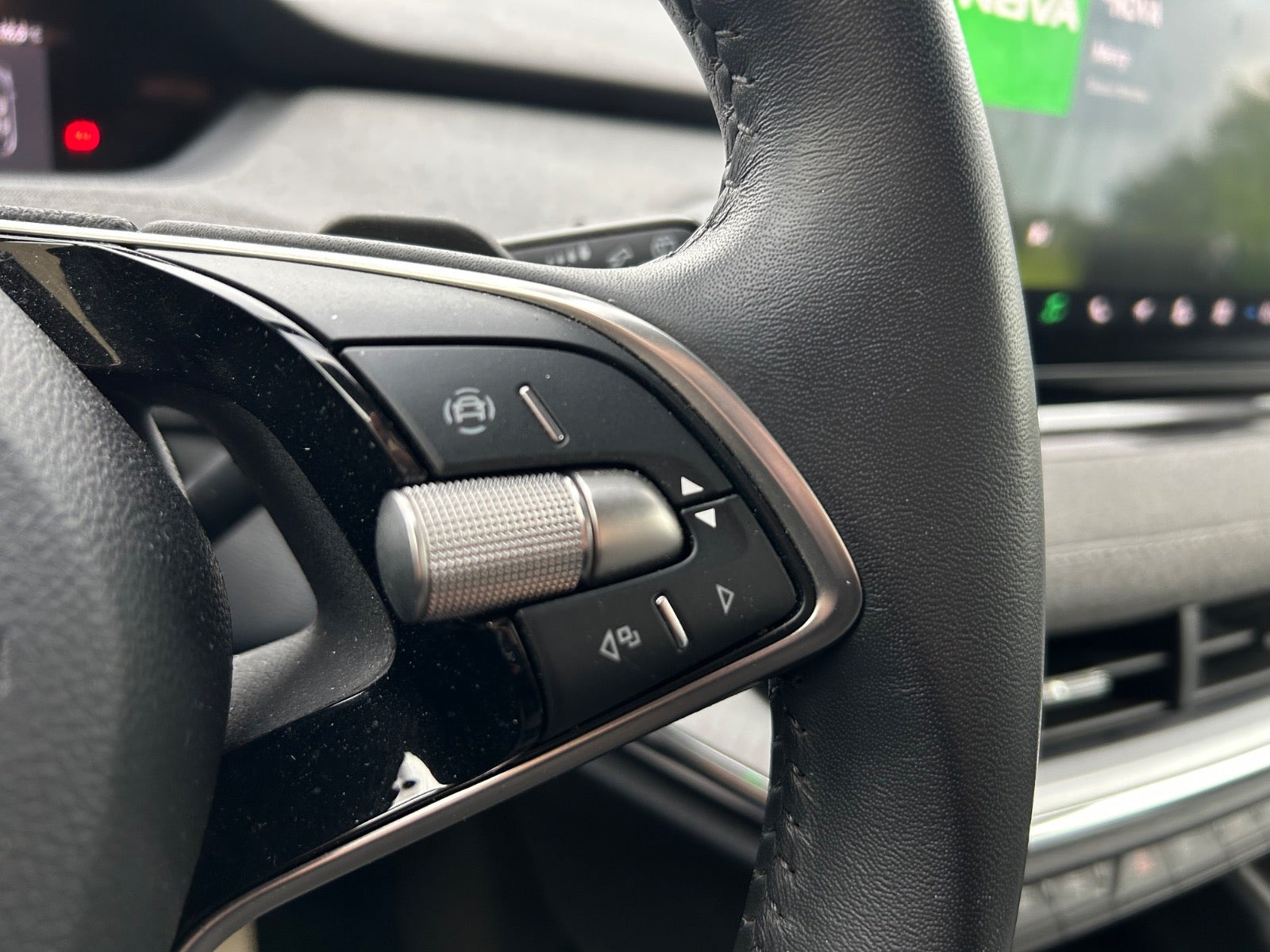 Blå Skoda Enyaq fra 2024