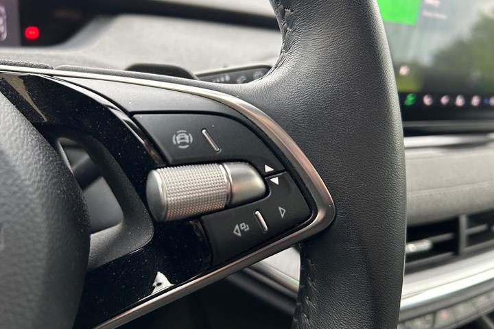 Blå Skoda Enyaq fra 2024
