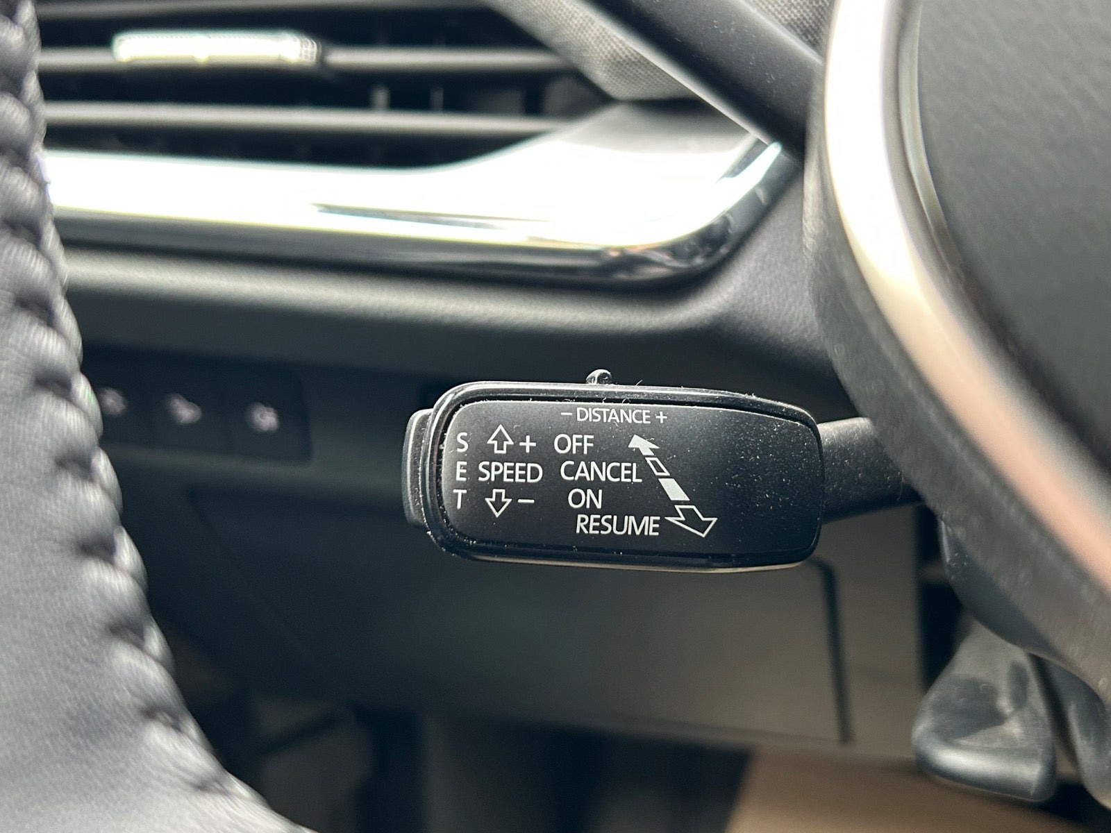 Blå Skoda Enyaq fra 2024