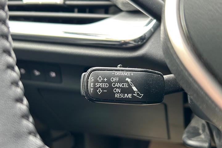 Blå Skoda Enyaq fra 2024