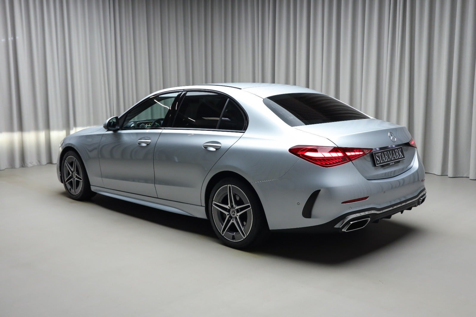 Sølv Mercedes C220 d fra 2024
