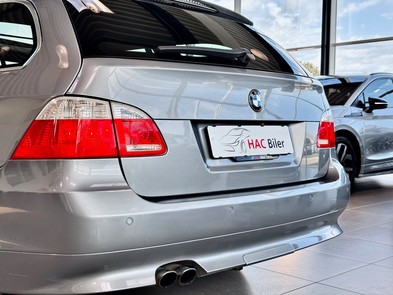 Hvid BMW 525i fra 2005