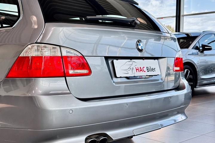 Hvid BMW 525i fra 2005