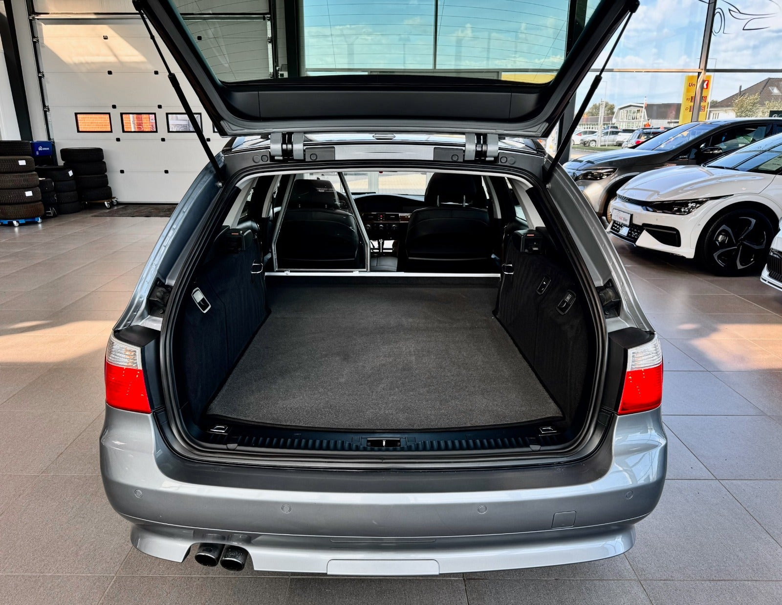 Hvid BMW 525i fra 2005