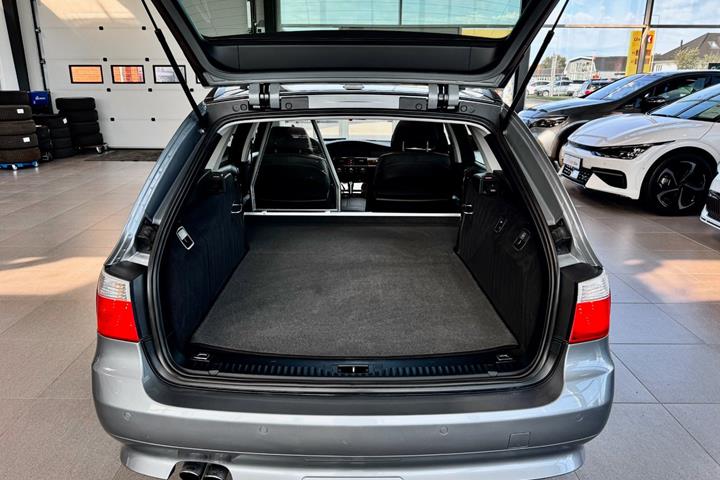 Hvid BMW 525i fra 2005