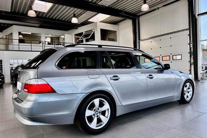 Hvid BMW 525i fra 2005