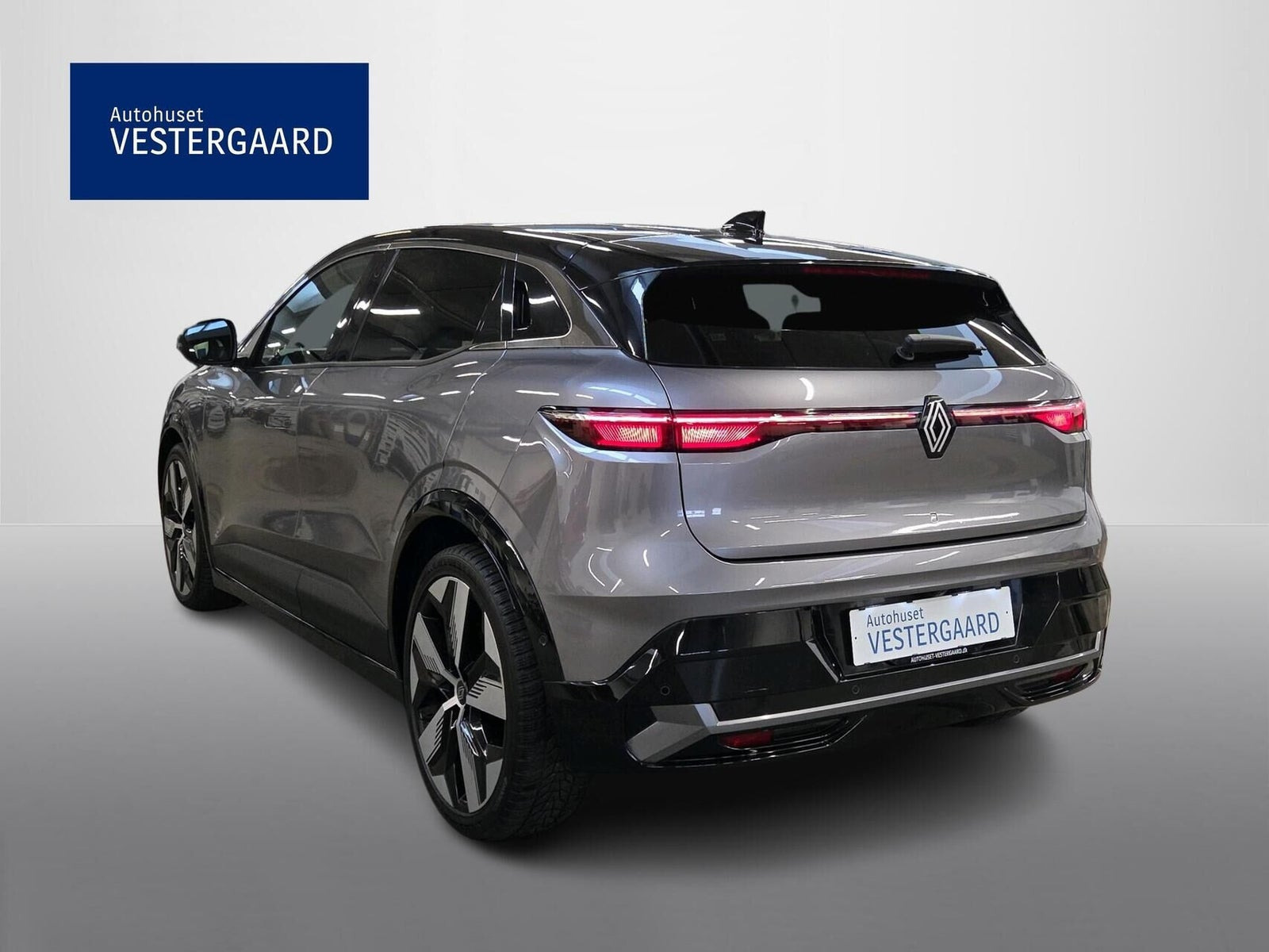 Grå Renault Megane E-Tech fra 2023
