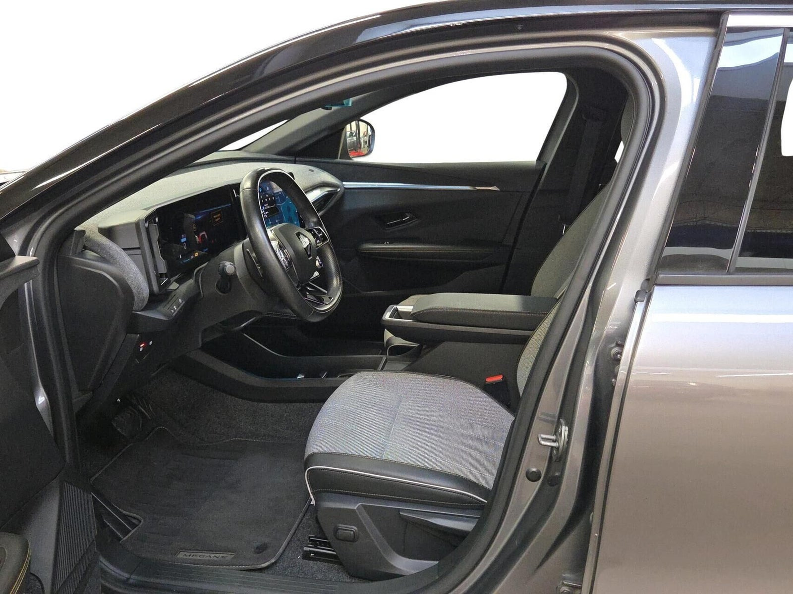 Grå Renault Megane E-Tech fra 2023
