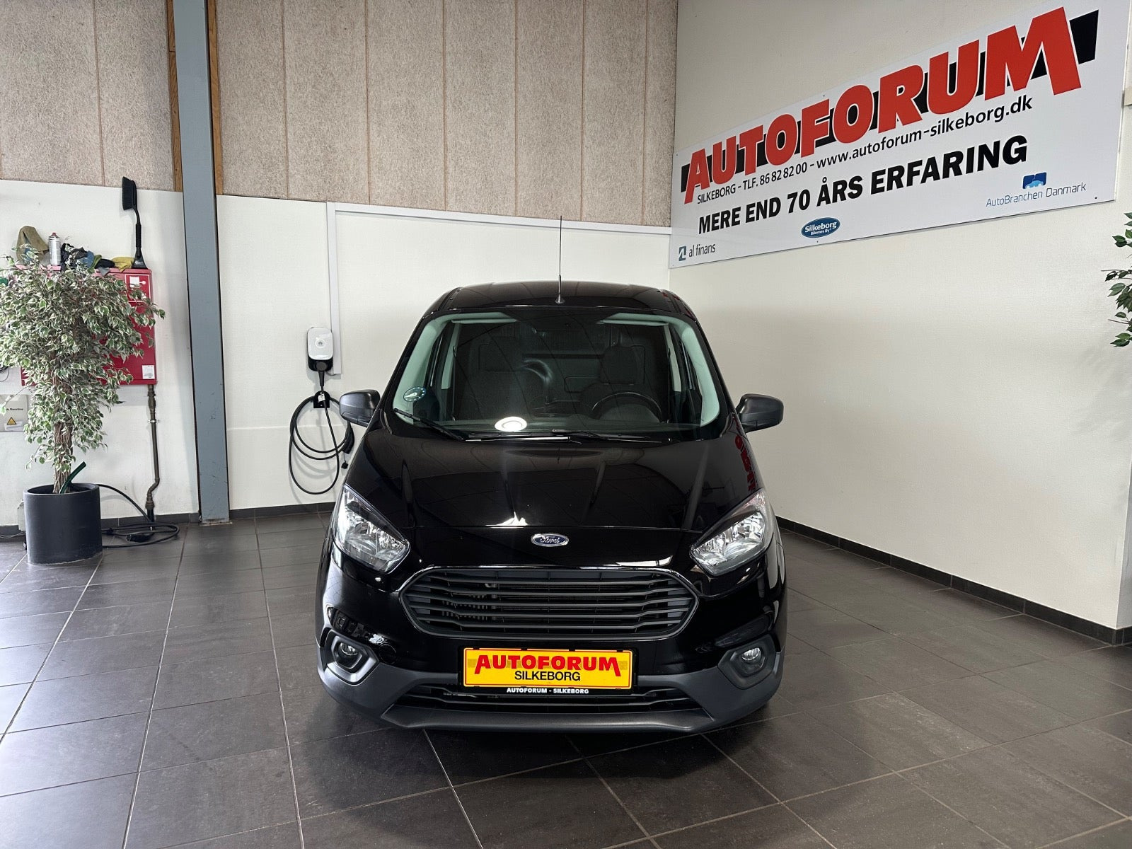 Sort Ford Transit Courier fra 2022