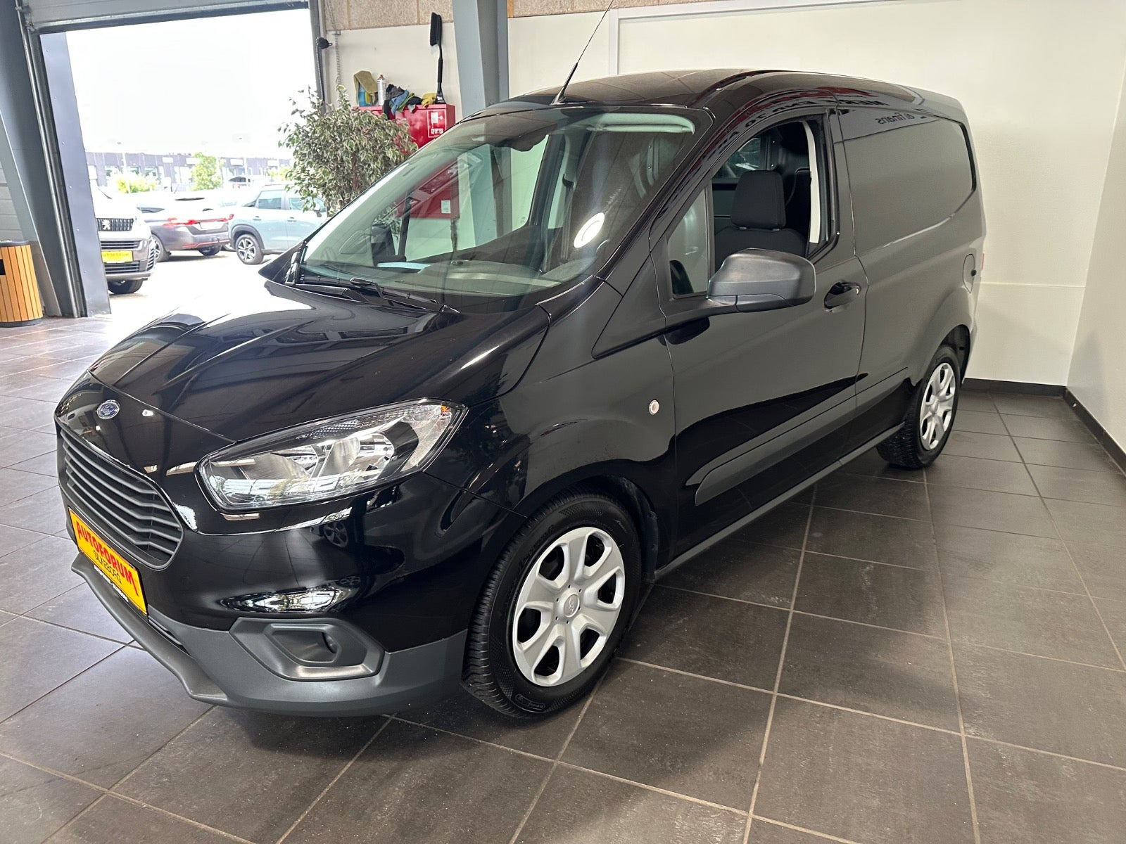 Sort Ford Transit Courier fra 2022