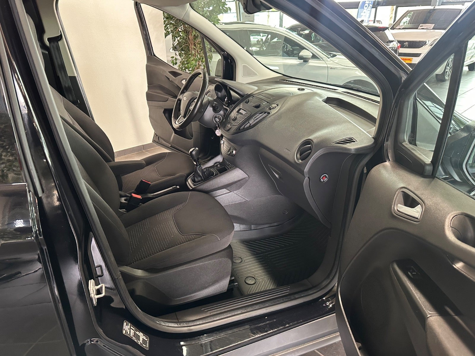 Sort Ford Transit Courier fra 2022