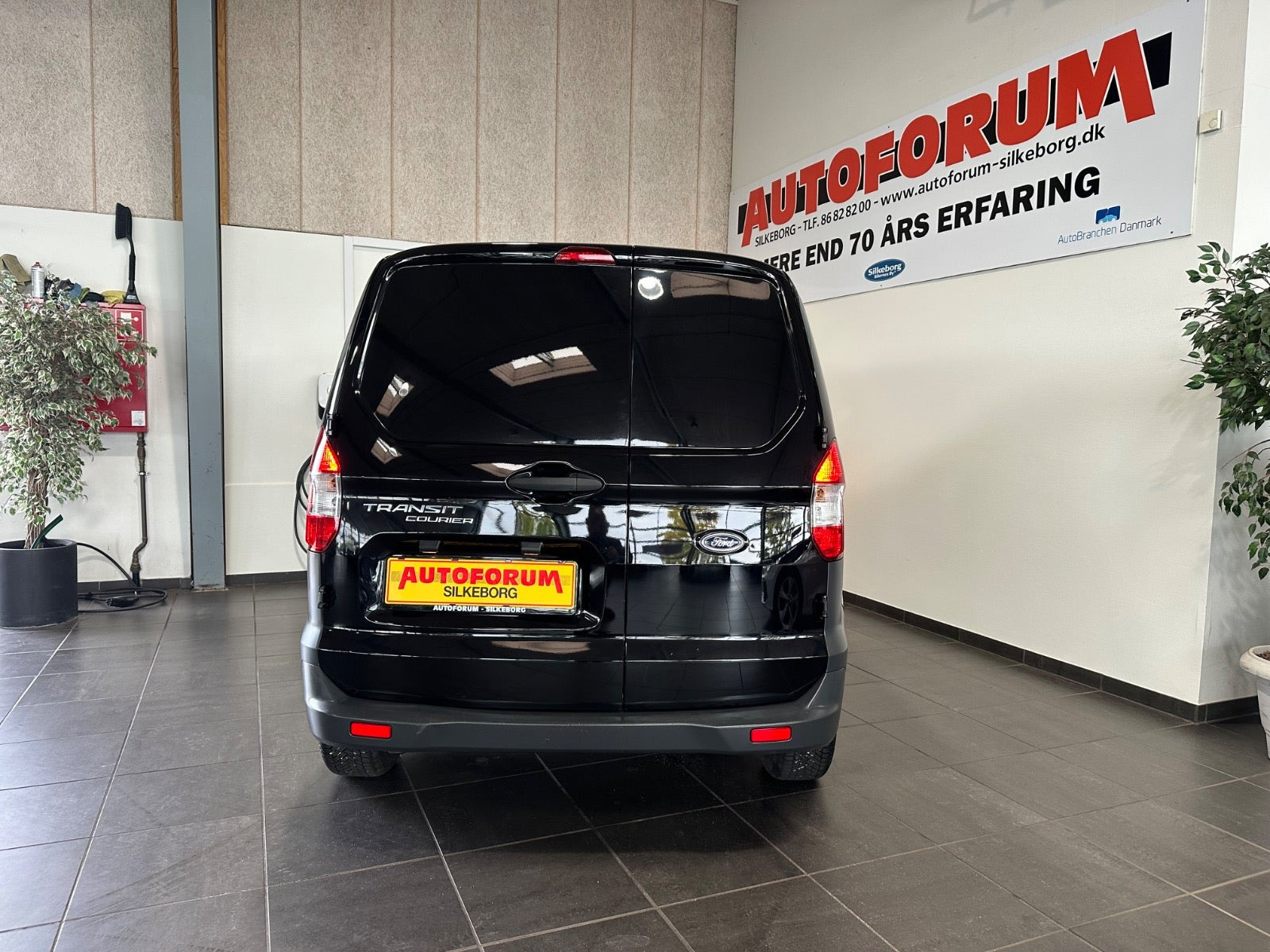 Sort Ford Transit Courier fra 2022