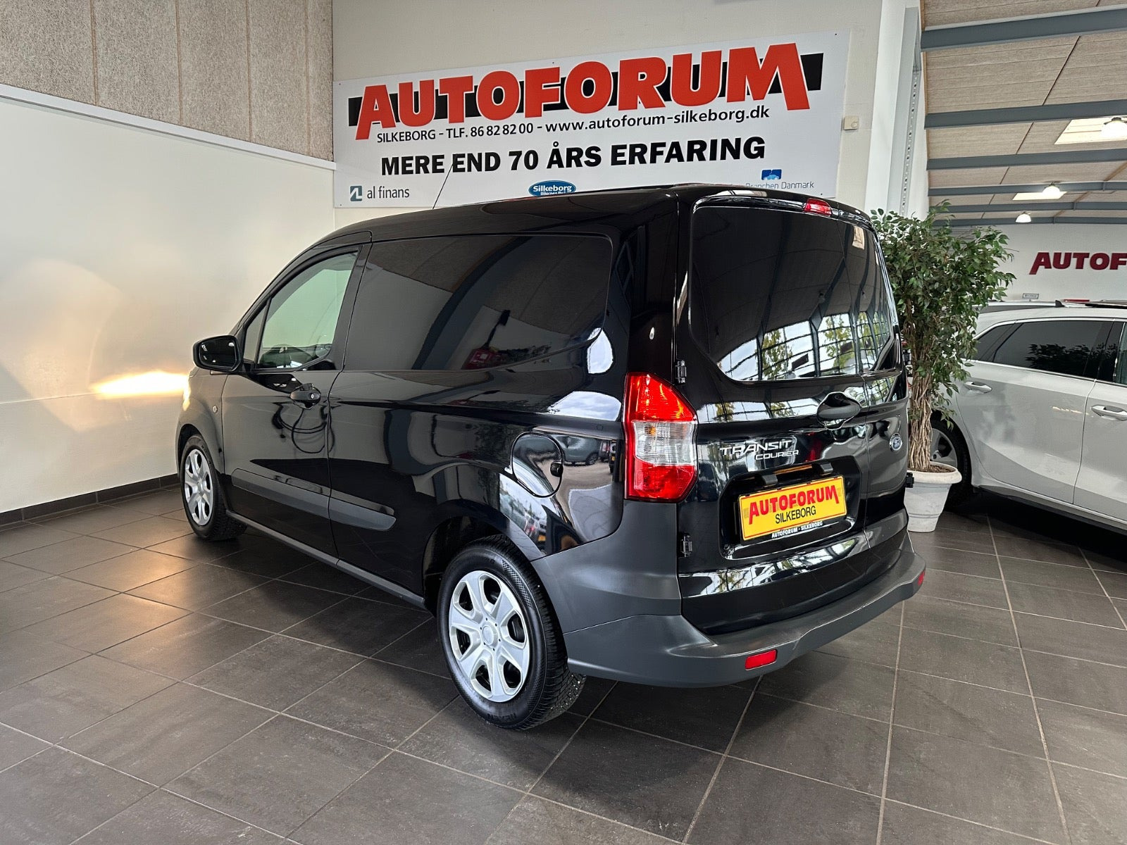 Sort Ford Transit Courier fra 2022